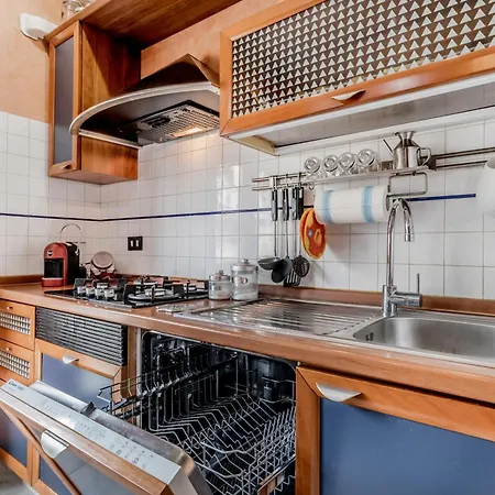 Herons Bright Close Metro Station Apartment *